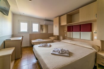In-room safe, free WiFi, linens