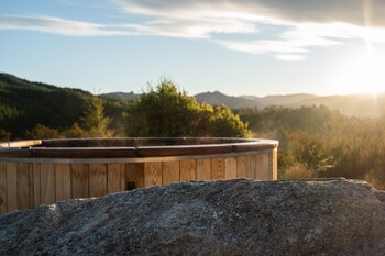 Outdoor spa bath