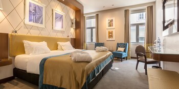 Premium bedding, minibar, in-room safe, desk