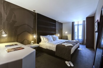 Premium bedding, minibar, in-room safe, desk