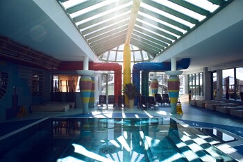 Indoor pool, outdoor pool