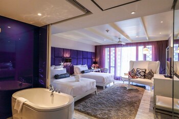 Ropa de cama de alta calidad, minibar, caja fuerte y escritorio