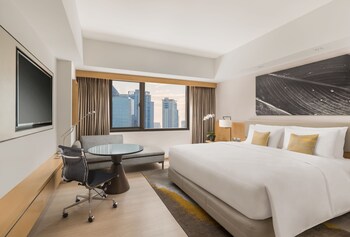 Minibar, in-room safe, desk, iron/ironing board