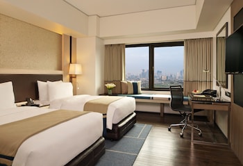 Minibar, in-room safe, desk, iron/ironing board