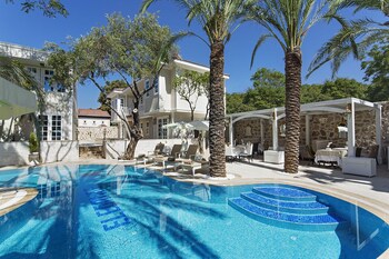 Outdoor pool, pool umbrellas, pool loungers