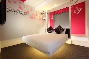 In-room safe, individually decorated, individually furnished, desk