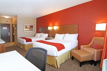 Premium bedding, down comforters, in-room safe, desk
