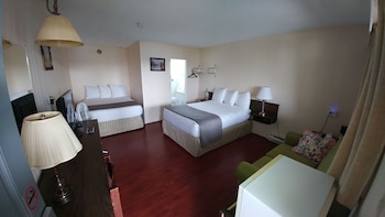 Iron/ironing board, free WiFi, linens