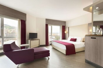 Ropa de cama de alta calidad, minibar, caja fuerte