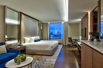 Minibar, in-room safe, desk, iron/ironing board