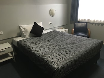 In-room safe, desk, iron/ironing board, free WiFi