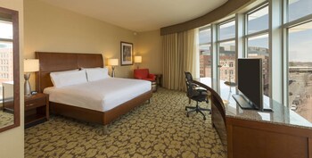 In-room safe, free WiFi, linens