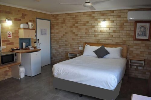 1 quarto, cofres nos quartos, escrivaninha, cortinas blackout