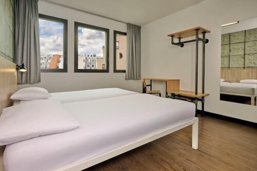 1 bedroom, blackout drapes, soundproofing, iron/ironing board