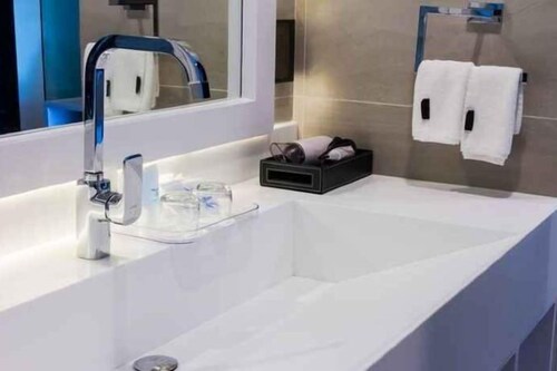 Gratis toiletartikelen, een haardroger, badjassen, pantoffels