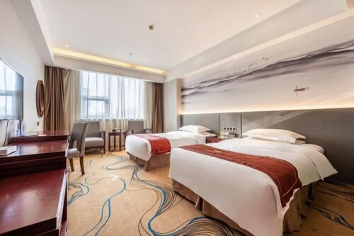 Minibar, in-room safe, alarm clocks